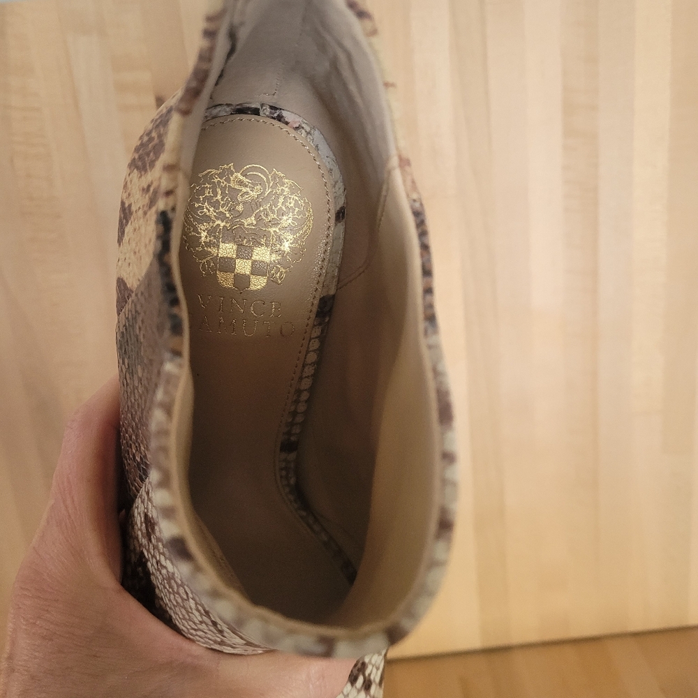 Vince Camuto Aritziana Open Toe Leather Snakeskin Embossed Shooties. Size 8 - Picture 9 of 11